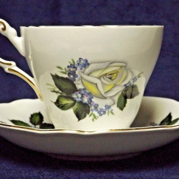 Regency English Bone China "Roses and Violets" Footed Tea Cup and Saucer - Picture 4 of 12